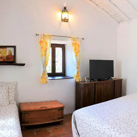Olivas - Unique With Heated Pool Holiday home