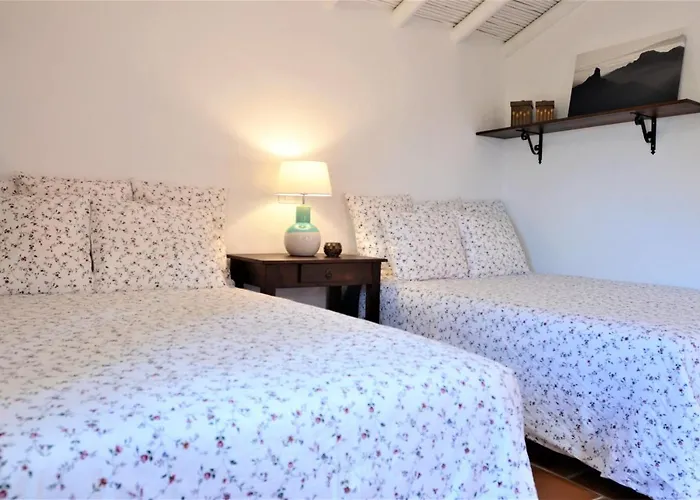 Olivas - Unique With Heated Pool Дом отдыха